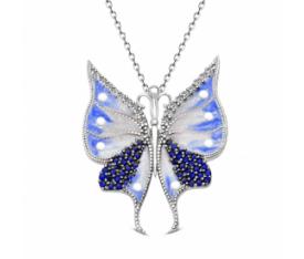 Trendtak mineli mavi beyaz kelebek kolye